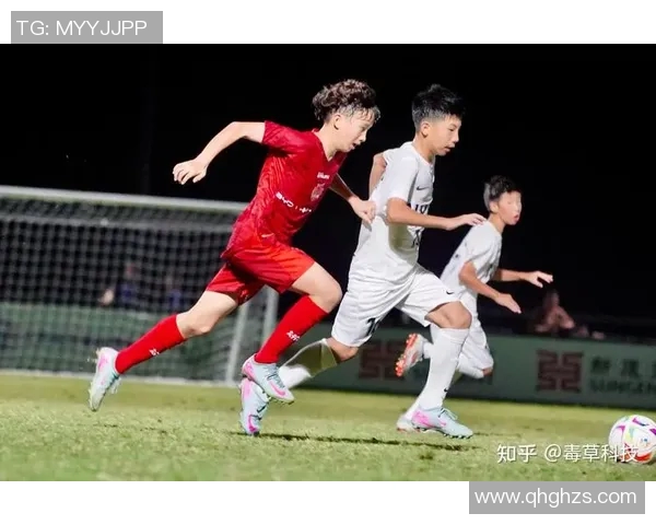 街头足球少年追梦之路专访展现坚韧拼搏与未来无限可能 街头足球少年追梦之路专访展现坚韧拼搏与未来无限可能